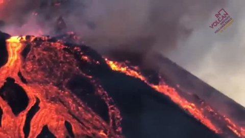 Así ha cambiado la morfología del cono en las últimas horas Así ha cambiado la morfología del cono en las últimas horas