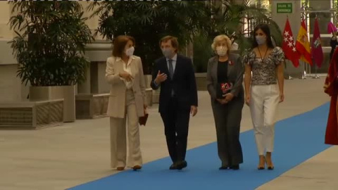 Manuela Carmena y Ana Botella reciben la Medalla de Honor de Madrid Manuela Carmena y Ana Botella reciben la Medalla de Honor de Madrid