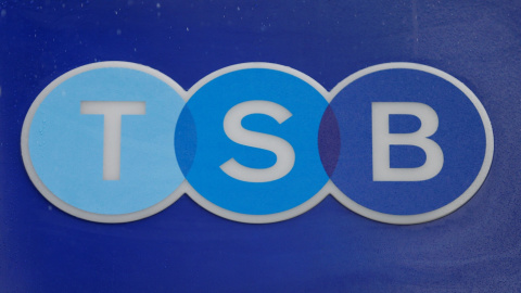 El logo del banco TSB, la filial británica de Banco Sabadell, en una de sus oficinas en Londres. REUTERS/Andrew Winning El logo del banco TSB, la filial británica de Banco Sabadell, en una de sus oficinas en Londres. REUTERS/Andrew Winning