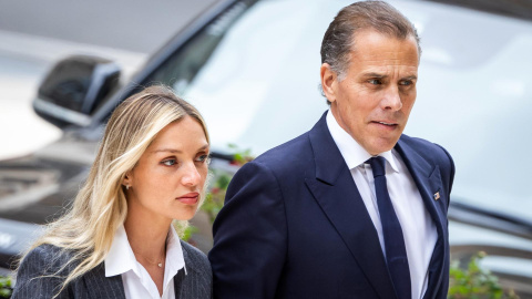 El hijo del presidente de EEUU Hunter Biden a su llegada a los tribunales de Wilmington (EEUU) acompañado de su esposa Melissa Cohen Biden. El hijo del presidente de EEUU Hunter Biden a su llegada a los tribunales de Wilmington (EEUU) acompañado de su esposa Melissa Cohen Biden.