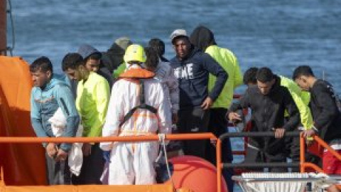 Rescatan más de 200 migrantes en cuatro embarcaciones en las Islas Canarias Rescatan más de 200 migrantes en cuatro embarcaciones en las Islas Canarias