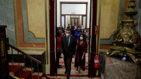 03/11/2021.- El presidente del Gobierno, Pedro Sánchez (c-i) y la ministra de Hacienda, María Jesús Montero (c-d) a su llegada al Congreso este miércoles donde se celebra el debate de totalidad del Proyecto de Ley de Presupuestos Generales del Estado 03/11/2021.- El presidente del Gobierno, Pedro Sánchez (c-i) y la ministra de Hacienda, María Jesús Montero (c-d) a su llegada al Congreso este miércoles donde se celebra el debate de totalidad del Proyecto de Ley de Presupuestos Generales del Estado