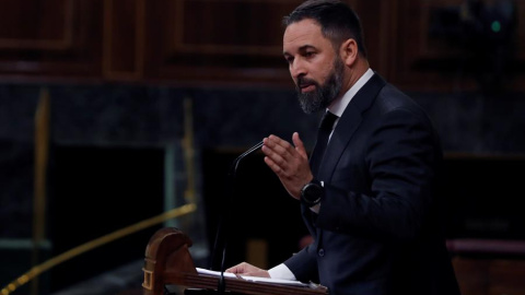 El líder de Vox, Santiago Abascal durante su intervención en el pleno del Congreso este miércoles. /EFE El líder de Vox, Santiago Abascal durante su intervención en el pleno del Congreso este miércoles. /EFE
