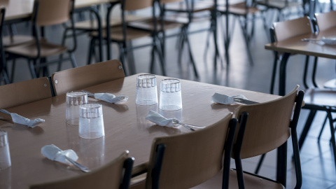 Una mesa de comedor escolar en un colegio de Madrid. Una mesa de comedor escolar en un colegio de Madrid.