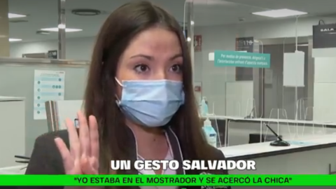 Imagen de la trabajadora realizando el gesto de ayuda contra la violencia de género. Imagen de la trabajadora realizando el gesto de ayuda contra la violencia de género.