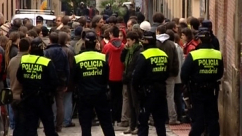 La Policía desaloja el Patio Maravillas La Policía desaloja el Patio Maravillas