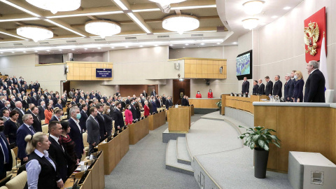 Los diputados rusos asisten a la sesión de la Duma donde se han endurecido las sanciones por difundir información falsa sobre las Fuerzas Armadas este 4 de marzo de 2022. Los diputados rusos asisten a la sesión de la Duma donde se han endurecido las sanciones por difundir información falsa sobre las Fuerzas Armadas este 4 de marzo de 2022.