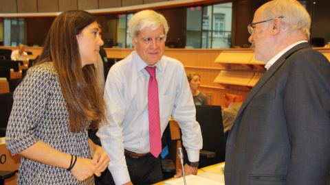 Miquel Strubell, al centre de la imatge, en una foto d'arxiu. Miquel Strubell, al centre de la imatge, en una foto d'arxiu.