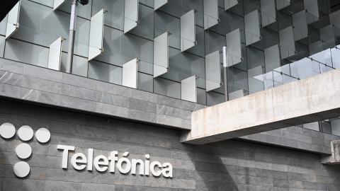 el logo de Telefónica en su sede corporativa en la zona norte de Madrid. el logo de Telefónica en su sede corporativa en la zona norte de Madrid.