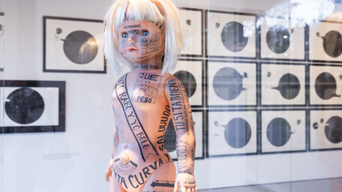 'Niña tatuada', de Jorge Pineda, en la exposición 'Happy' (Centro de Arte Complutense).