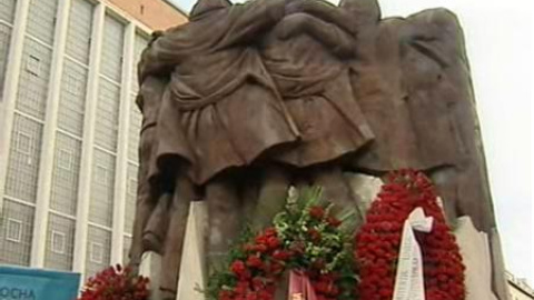 "Atocha, hermanos nosotros no olvidamos" "Atocha, hermanos nosotros no olvidamos"