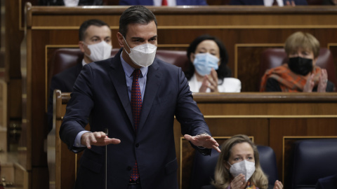 09/03/2022.- El presidente del Gobierno, Pedro Sánchez (i) y la vicepresidenta primera y ministra de Economía, Nadia Calviño (d) durante la sesión de control al ejecutivo este miércoles en el Congreso donde defiende las actuaciones del Gobierno en el 09/03/2022.- El presidente del Gobierno, Pedro Sánchez (i) y la vicepresidenta primera y ministra de Economía, Nadia Calviño (d) durante la sesión de control al ejecutivo este miércoles en el Congreso donde defiende las actuaciones del Gobierno en el