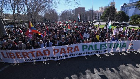 Decenas de personas durante la manifestación en apoyo a Palestina, el 17 de febrero de 2024, en Madrid (España). Decenas de personas durante la manifestación en apoyo a Palestina, el 17 de febrero de 2024, en Madrid (España).