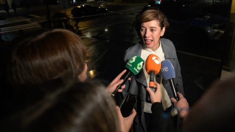 La candidata de Sumar a la Presidencia de la Xunta, Marta Lois, atiende a los medios durante el seguimiento de la jornada electoral, a 18 de febrero de 2024, en Santiago de Compostela. La candidata de Sumar a la Presidencia de la Xunta, Marta Lois, atiende a los medios durante el seguimiento de la jornada electoral, a 18 de febrero de 2024, en Santiago de Compostela.