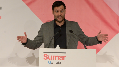 El portavoz de la comisión promotora de Sumar Galicia, Paulo Carlos López, interviene durante la presentación del proyecto de Sumar Galicia, a 16 de diciembre, en A Coruña. El portavoz de la comisión promotora de Sumar Galicia, Paulo Carlos López, interviene durante la presentación del proyecto de Sumar Galicia, a 16 de diciembre, en A Coruña.