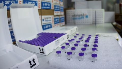 El Centro Logista Pharma, donde se almacenan y distribuyen las dosis de las vacunas frente a la covid-19 que se administran en la región en Madrid. El Centro Logista Pharma, donde se almacenan y distribuyen las dosis de las vacunas frente a la covid-19 que se administran en la región en Madrid.