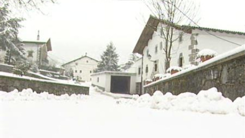 La nieve sigue presente en zonas de Burgos, León, Gerona y Navarra La nieve sigue presente en zonas de Burgos, León, Gerona y Navarra