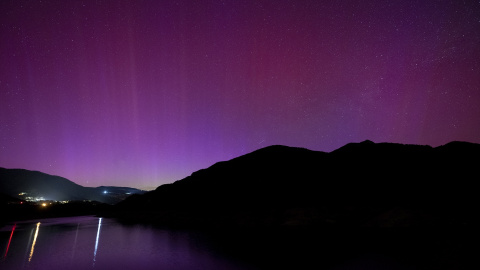 Un aurora boreal cubre el cielo de Catalunya, a 11 de mayo de 2024. Un aurora boreal cubre el cielo de Catalunya, a 11 de mayo de 2024.