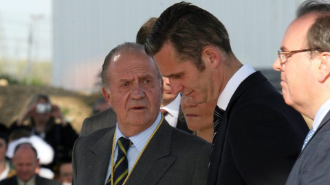 El marido de la infanta Cristina, Iñaki Urdangarin, y el rey emérito Juan Carlos I. El marido de la infanta Cristina, Iñaki Urdangarin, y el rey emérito Juan Carlos I.