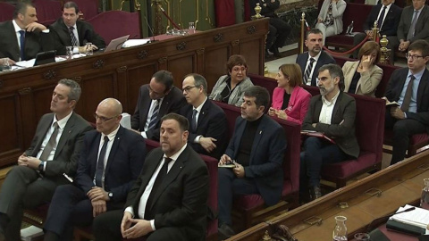 Los doce encausados durante el juicio en el Supremo contra el procés independentista. A la izquierda, arriba, el secretario general de Vox, Javier Ortega Smith, quien dirigió la acusación popular. Los doce encausados durante el juicio en el Supremo contra el procés independentista. A la izquierda, arriba, el secretario general de Vox, Javier Ortega Smith, quien dirigió la acusación popular.
