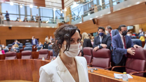 La presidenta en funciones de la Comunidad de Madrid, Isabel Díaz Ayuso, en la primera sesión del pleno de su investidura en la Asamblea de Madrid, a 17 de junio de 2021, en Madrid (España). La presidenta en funciones de la Comunidad de Madrid, Isabel Díaz Ayuso, en la primera sesión del pleno de su investidura en la Asamblea de Madrid, a 17 de junio de 2021, en Madrid (España).
