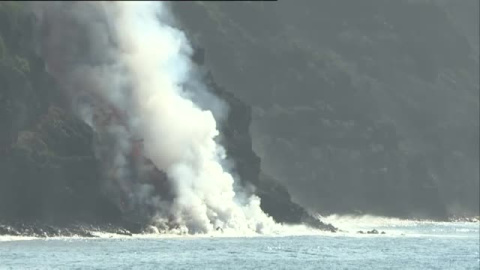 Nueva fajana en La Palma tras tocar la lava aguas del Atlántico Nueva fajana en La Palma tras tocar la lava aguas del Atlántico