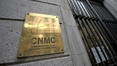 Logo de la Comisión Nacional de los Mercados y la Competencia (CNMC) a la entrada de su sede en Madrid. E.P./Óscar Cañas Logo de la Comisión Nacional de los Mercados y la Competencia (CNMC) a la entrada de su sede en Madrid. E.P./Óscar Cañas