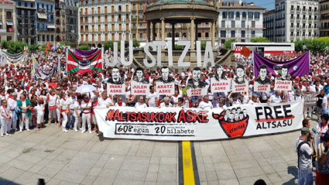 Concentración en Pamplona para pedir la libertad de los jóvenes de Altsasu Concentración en Pamplona para pedir la libertad de los jóvenes de Altsasu