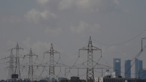 Fotografía de varias torres eléctricas tomadas desde San Sebastián de los Reyes, Madrid. Fotografía de varias torres eléctricas tomadas desde San Sebastián de los Reyes, Madrid.