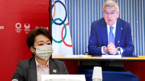 La presidenta de Tokyo 2020, Seiko Hashimoto (derecha), y el presidente de IOC en la pantalla, Thomas Bach. La presidenta de Tokyo 2020, Seiko Hashimoto (derecha), y el presidente de IOC en la pantalla, Thomas Bach.