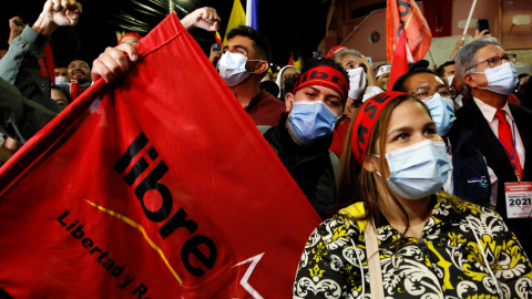Simpatizantes de la candidata presidencial Xiomara Castro celebran los resultados parciales de las elecciones, a 28 de noviembre de 2021, en Tegucigalpa (Honduras). Simpatizantes de la candidata presidencial Xiomara Castro celebran los resultados parciales de las elecciones, a 28 de noviembre de 2021, en Tegucigalpa (Honduras).