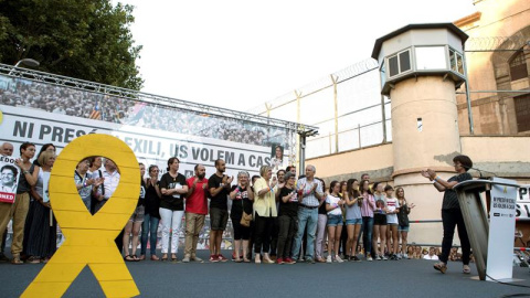 Familiars dels presos polítics catalans s'adrecen als manifestants / EFE
