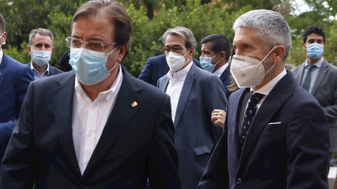 El presidente de Extremadura, Guillermo Fernández Vara, junto al ministro del Interior, Fernando Grande Marlaska, durante el homenaje a Alfredo Pérez Rubalcaba este lunes. El presidente de Extremadura, Guillermo Fernández Vara, junto al ministro del Interior, Fernando Grande Marlaska, durante el homenaje a Alfredo Pérez Rubalcaba este lunes.