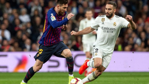 El defensa del Real Madrid Dani Carvajal ante el delantero argentino del FC Barcelona Lionel Messi durante un Barcelona-Real Madrid. - EFE El defensa del Real Madrid Dani Carvajal ante el delantero argentino del FC Barcelona Lionel Messi durante un Barcelona-Real Madrid. - EFE