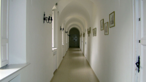 El pasillo de la hospedería. / Hospedería Santa Cruz El pasillo de la hospedería. / Hospedería Santa Cruz