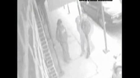 Cruel indiferencia ante la muerte de un héroe Cruel indiferencia ante la muerte de un héroe