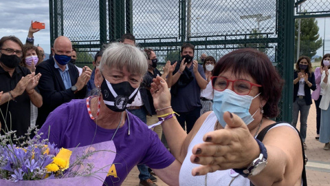 Dolors Bassa, a la sortida de la presó.