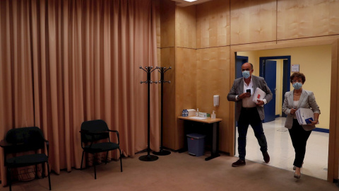 El viceconsejero de Salud Pública y Plan COVID-19 de la Comunidad de Madrid, Antonio Zapatero, y la directora general de Salud Pública, Elena Andradas. El viceconsejero de Salud Pública y Plan COVID-19 de la Comunidad de Madrid, Antonio Zapatero, y la directora general de Salud Pública, Elena Andradas.