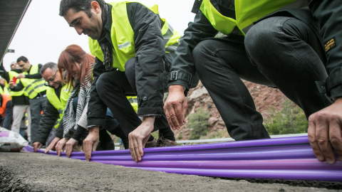 El conseller Jordi Puigneró, durant una visita a les obres del desplegament de fibra òptica a Cercs (Berguedà) El conseller Jordi Puigneró, durant una visita a les obres del desplegament de fibra òptica a Cercs (Berguedà)