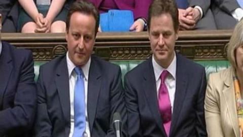 Cameron inaugura su 'nueva era' en la Cámara de los Comunes Cameron inaugura su 'nueva era' en la Cámara de los Comunes