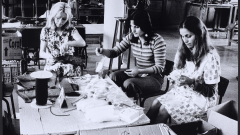 Un grup de preses en un dels tallers de la presó. Un grup de preses en un dels tallers de la presó.