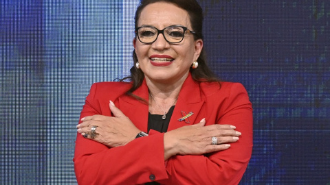 La candidata presidencial hondureña por el partido Libertad y Refundación (LIBRE), Xiomara Castro, reacciona en la sede del partido tras las elecciones generales en Tegucigalpa, el 28 de noviembre de 2021 La candidata presidencial hondureña por el partido Libertad y Refundación (LIBRE), Xiomara Castro, reacciona en la sede del partido tras las elecciones generales en Tegucigalpa, el 28 de noviembre de 2021