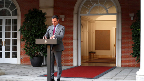 El presidente del Gobierno, Pedro Sánchez, durante su declaración institucional de este martes.