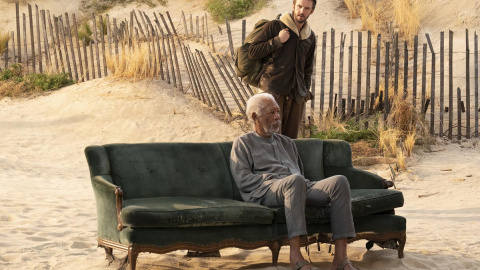 Morgan Freeman y Dan Stevens , en una escena de la serie 'Solos'. Morgan Freeman y Dan Stevens , en una escena de la serie 'Solos'.