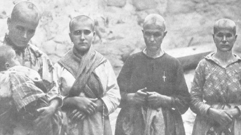 Cuatro mujeres rapadas al cero por los franquistas en Oropesa (Toledo) por ser familiares de republicanos.Fundación Pablo Iglesias Cuatro mujeres rapadas al cero por los franquistas en Oropesa (Toledo) por ser familiares de republicanos.Fundación Pablo Iglesias