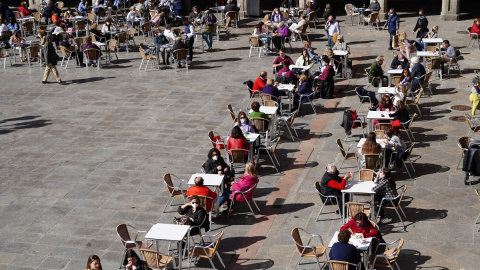 Varias personas en la terraza de un restaurante en Salamanca, Castilla y León (España), a 24 de febrero de 2021 Varias personas en la terraza de un restaurante en Salamanca, Castilla y León (España), a 24 de febrero de 2021