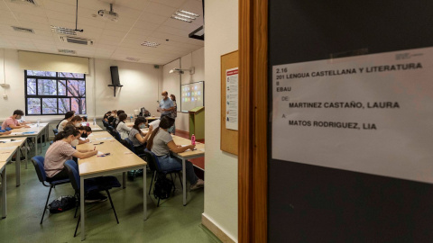 01/06/2021.- Alumnos de bachillerato este martes en el aula del Campus de la Merced de la Universidad de Murcia, durante la prueba de lengua castellana y literatura de la EBAU. 01/06/2021.- Alumnos de bachillerato este martes en el aula del Campus de la Merced de la Universidad de Murcia, durante la prueba de lengua castellana y literatura de la EBAU.