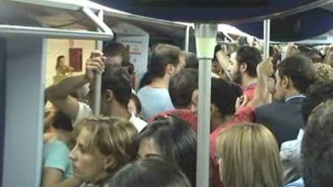 La huelga del Metro de Madrid afecta desde hoy a dos millones de viajeros La huelga del Metro de Madrid afecta desde hoy a dos millones de viajeros