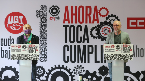 El secretario general de UGT, Pepe Álvarez (i) y el secretario general de CCOO, Unai Sordo (d) intervienen durante la presentación de los actos de conmemoración del Primero de Mayo, a 22 de abril de 2021, en Madrid (España). El secretario general de UGT, Pepe Álvarez (i) y el secretario general de CCOO, Unai Sordo (d) intervienen durante la presentación de los actos de conmemoración del Primero de Mayo, a 22 de abril de 2021, en Madrid (España).