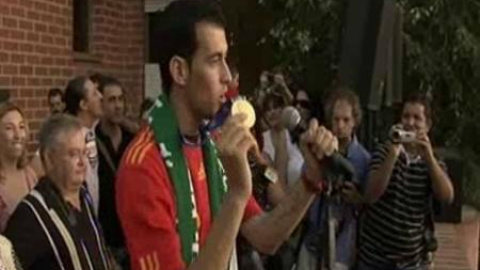 Sergio Busquets recibe el homenaje de Badia del Vallès Sergio Busquets recibe el homenaje de Badia del Vallès
